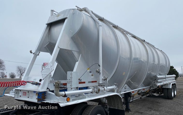 image for item JW9210 1996 Beall Trailers of Oregon BAPS-180-4  pneumatic dry bulk trailer