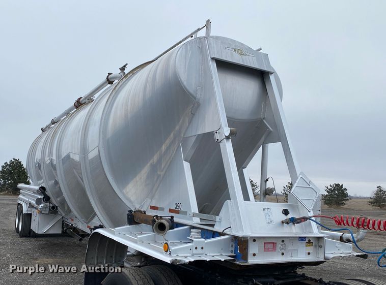 image for item JW9210 1996 Beall Trailers of Oregon BAPS-180-4  pneumatic dry bulk trailer