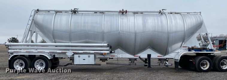image for item JW9210 1996 Beall Trailers of Oregon BAPS-180-4  pneumatic dry bulk trailer