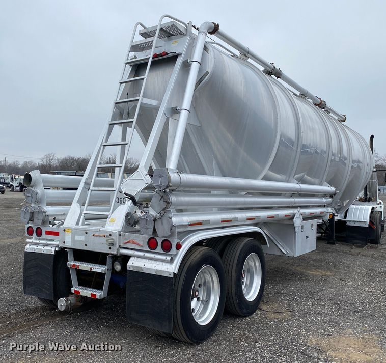 image for item JW9210 1996 Beall Trailers of Oregon BAPS-180-4  pneumatic dry bulk trailer