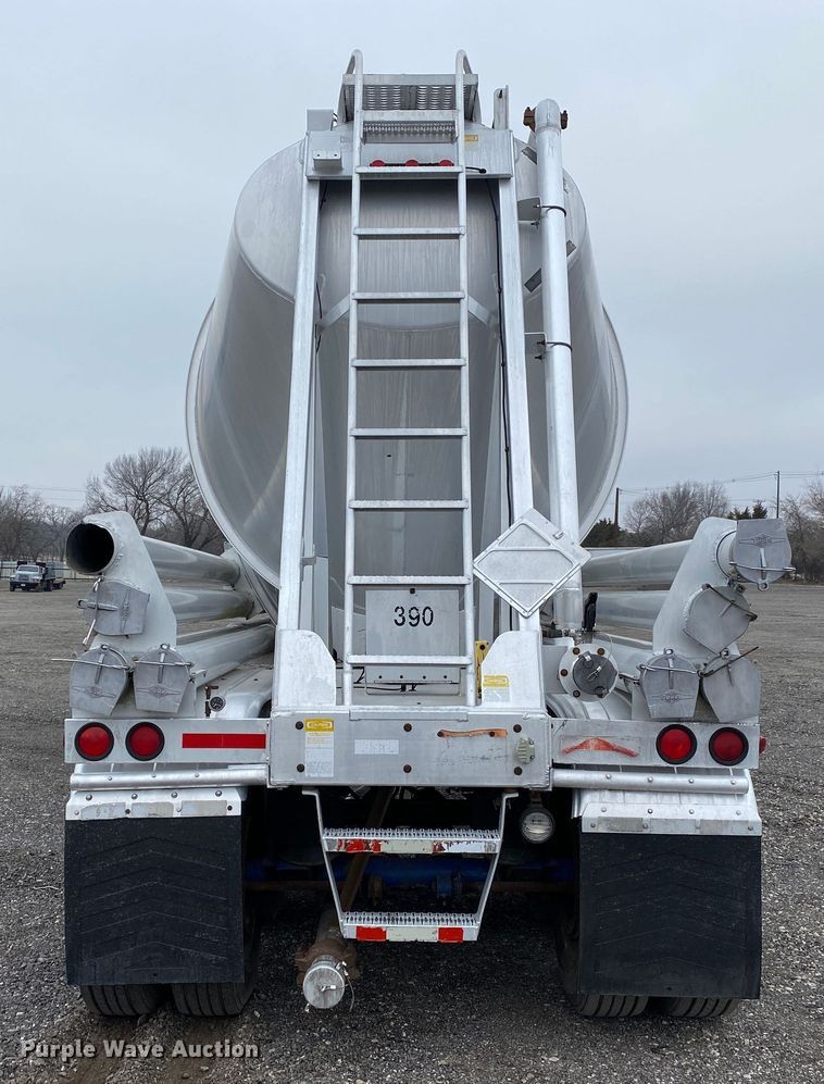 image for item JW9210 1996 Beall Trailers of Oregon BAPS-180-4  pneumatic dry bulk trailer