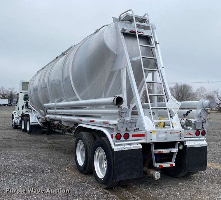 image for item JW9210 1996 Beall Trailers of Oregon BAPS-180-4  pneumatic dry bulk trailer