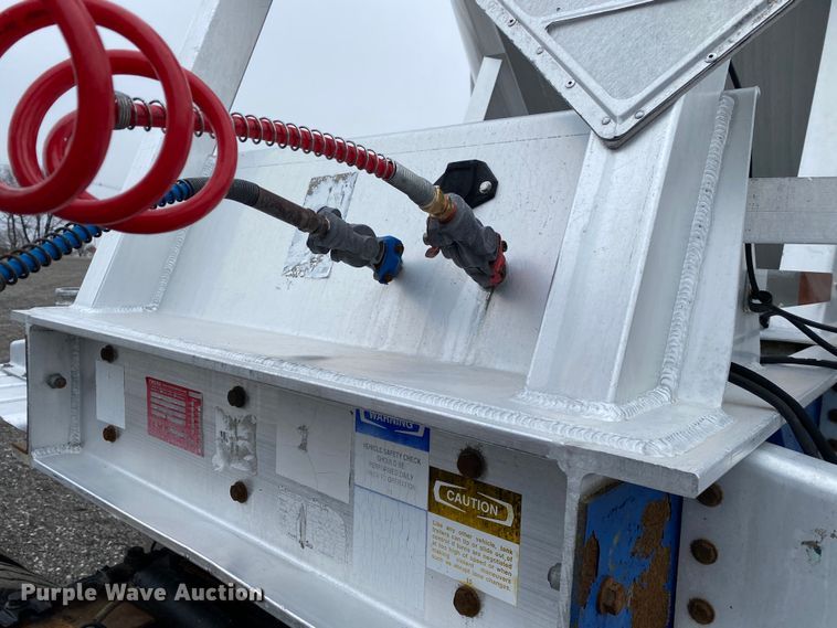 image for item JW9210 1996 Beall Trailers of Oregon BAPS-180-4  pneumatic dry bulk trailer