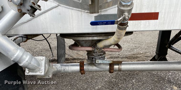 image for item JW9210 1996 Beall Trailers of Oregon BAPS-180-4  pneumatic dry bulk trailer