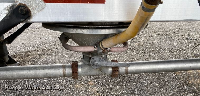 image for item JW9210 1996 Beall Trailers of Oregon BAPS-180-4  pneumatic dry bulk trailer