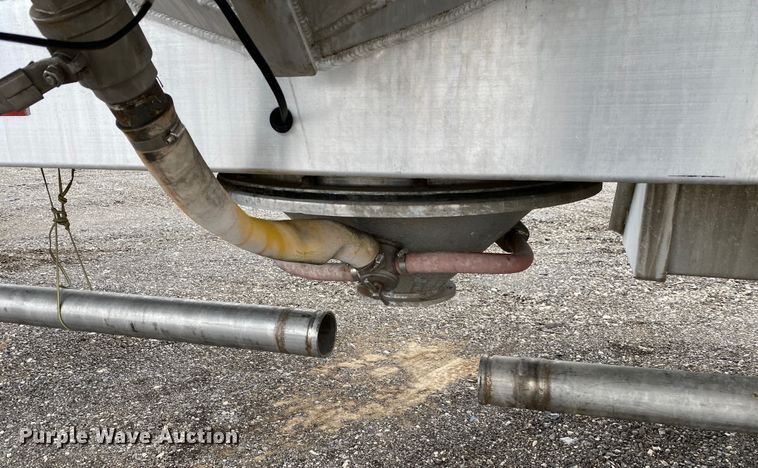 image for item JW9210 1996 Beall Trailers of Oregon BAPS-180-4  pneumatic dry bulk trailer