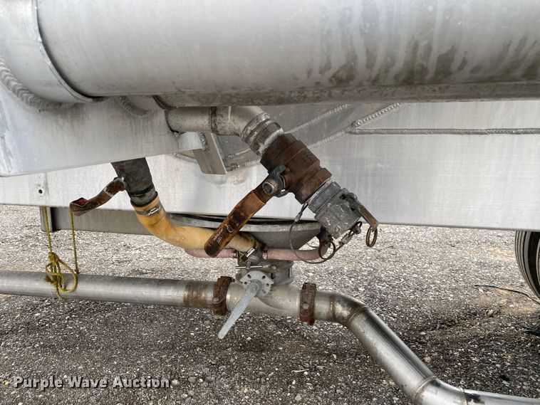 image for item JW9210 1996 Beall Trailers of Oregon BAPS-180-4  pneumatic dry bulk trailer