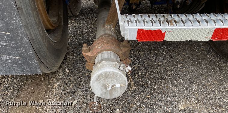 image for item JW9210 1996 Beall Trailers of Oregon BAPS-180-4  pneumatic dry bulk trailer