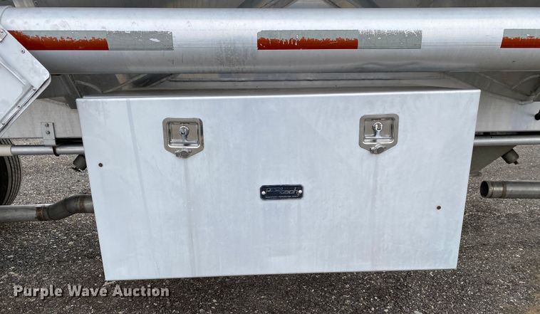 image for item JW9210 1996 Beall Trailers of Oregon BAPS-180-4  pneumatic dry bulk trailer