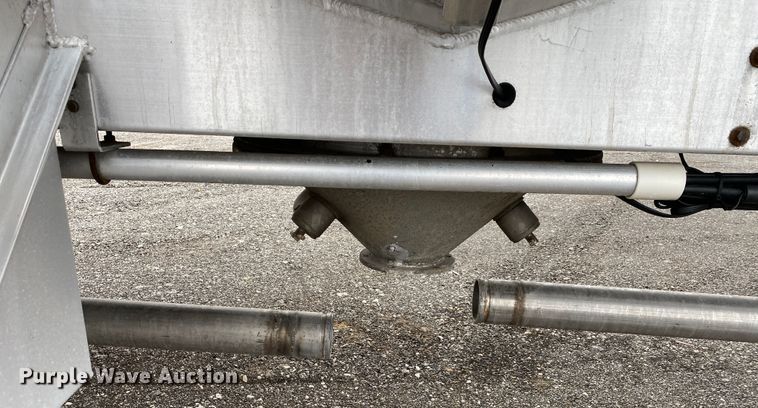 image for item JW9210 1996 Beall Trailers of Oregon BAPS-180-4  pneumatic dry bulk trailer