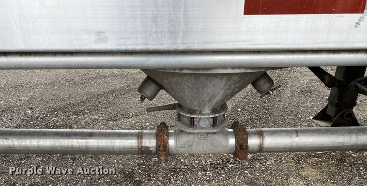 image for item JW9210 1996 Beall Trailers of Oregon BAPS-180-4  pneumatic dry bulk trailer