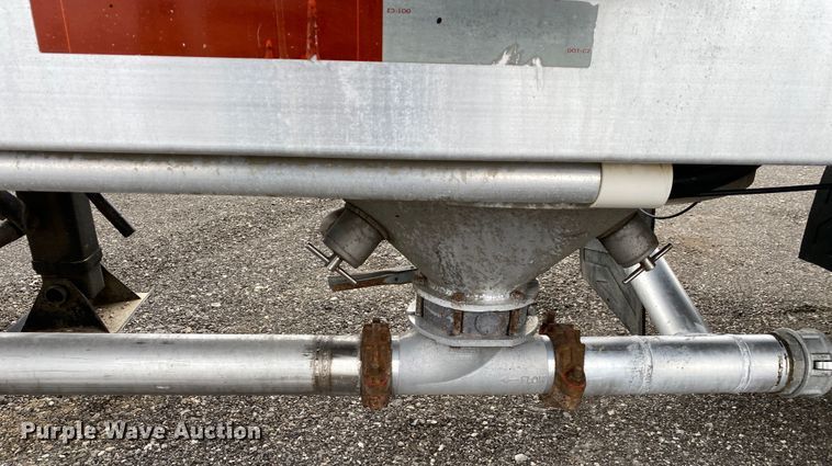 image for item JW9210 1996 Beall Trailers of Oregon BAPS-180-4  pneumatic dry bulk trailer