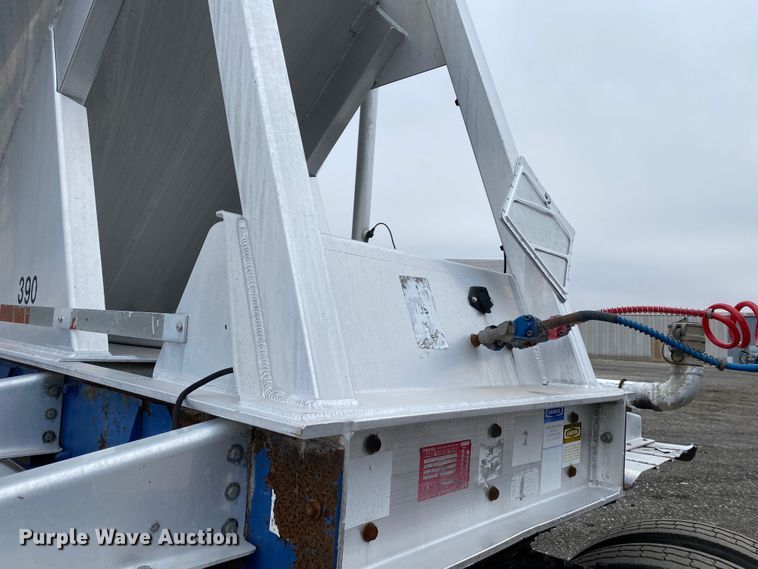 image for item JW9210 1996 Beall Trailers of Oregon BAPS-180-4  pneumatic dry bulk trailer