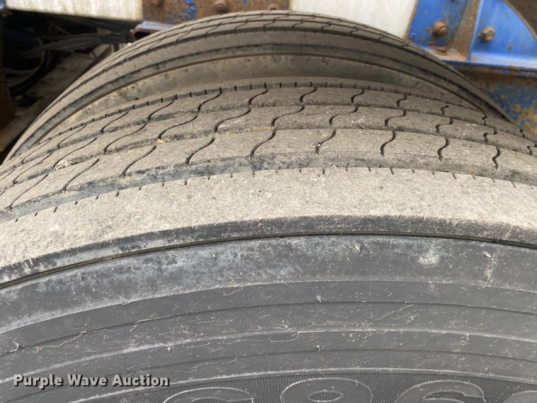 image for item JW9210 1996 Beall Trailers of Oregon BAPS-180-4  pneumatic dry bulk trailer