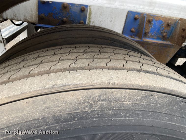 image for item JW9210 1996 Beall Trailers of Oregon BAPS-180-4  pneumatic dry bulk trailer