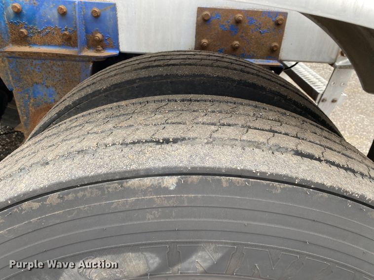 image for item JW9210 1996 Beall Trailers of Oregon BAPS-180-4  pneumatic dry bulk trailer