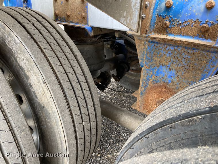 image for item JW9210 1996 Beall Trailers of Oregon BAPS-180-4  pneumatic dry bulk trailer