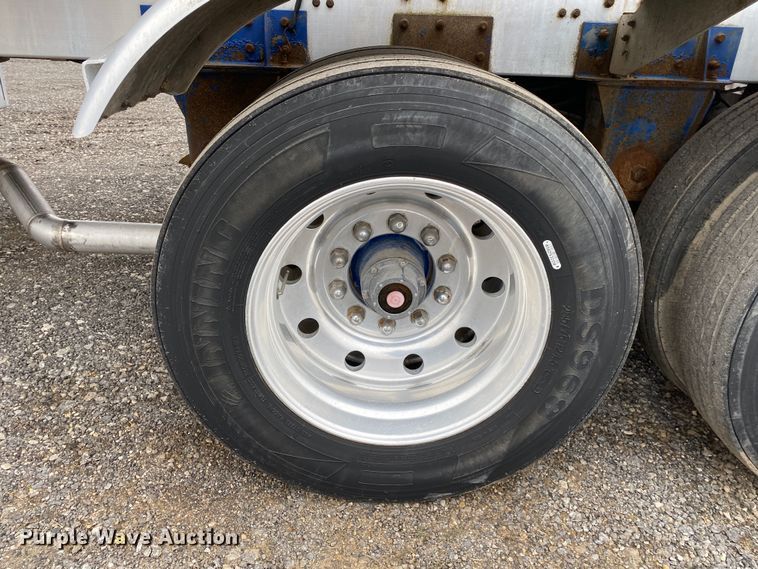 image for item JW9210 1996 Beall Trailers of Oregon BAPS-180-4  pneumatic dry bulk trailer