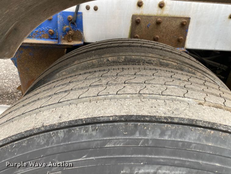 image for item JW9210 1996 Beall Trailers of Oregon BAPS-180-4  pneumatic dry bulk trailer