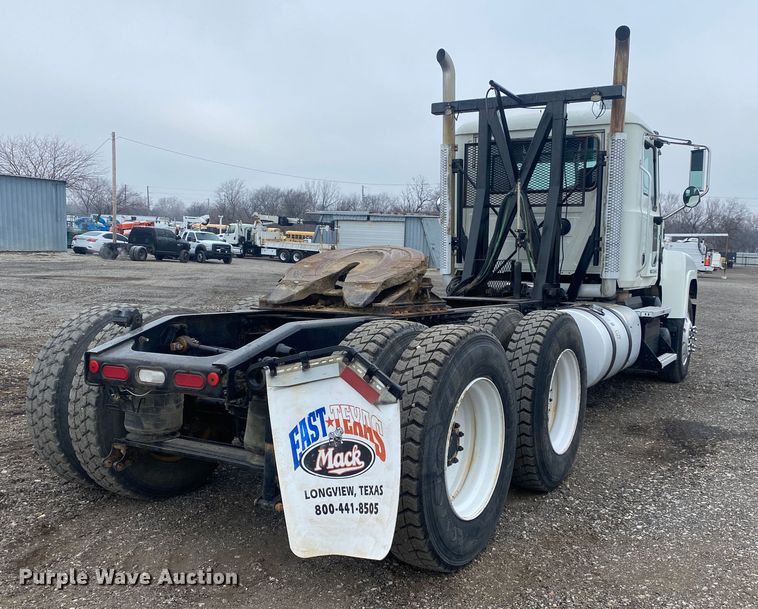 image for item JW9212 2016 Mack CHU613  semi truck