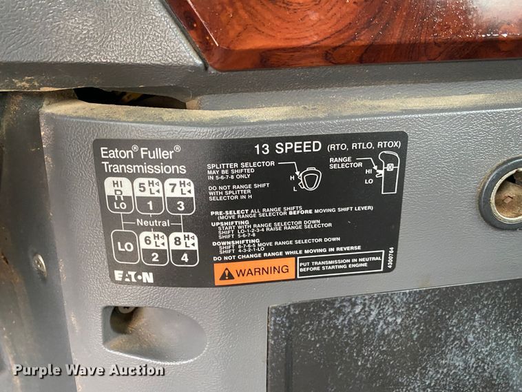 image for item JW9212 2016 Mack CHU613  semi truck