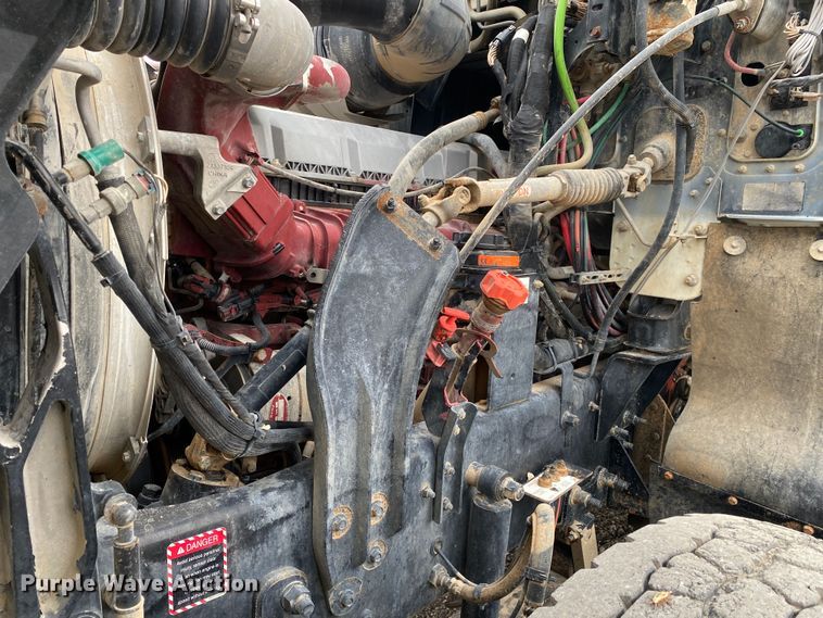 image for item JW9212 2016 Mack CHU613  semi truck