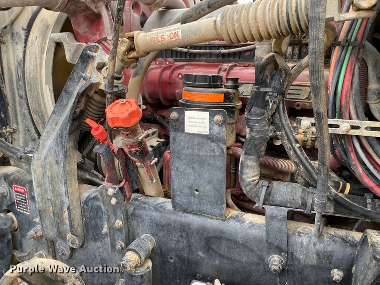 image for item JW9212 2016 Mack CHU613  semi truck