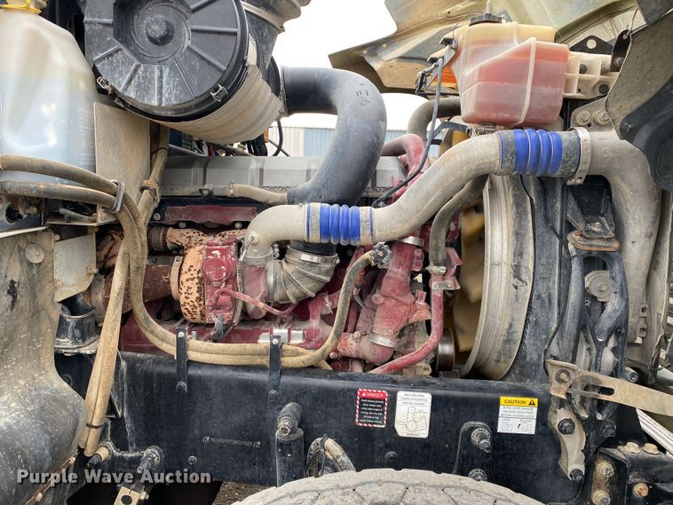 image for item JW9212 2016 Mack CHU613  semi truck