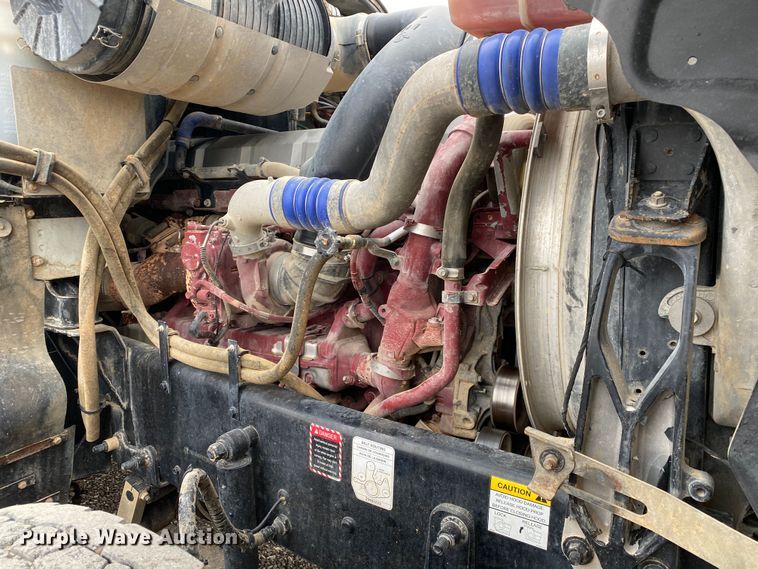 image for item JW9212 2016 Mack CHU613  semi truck