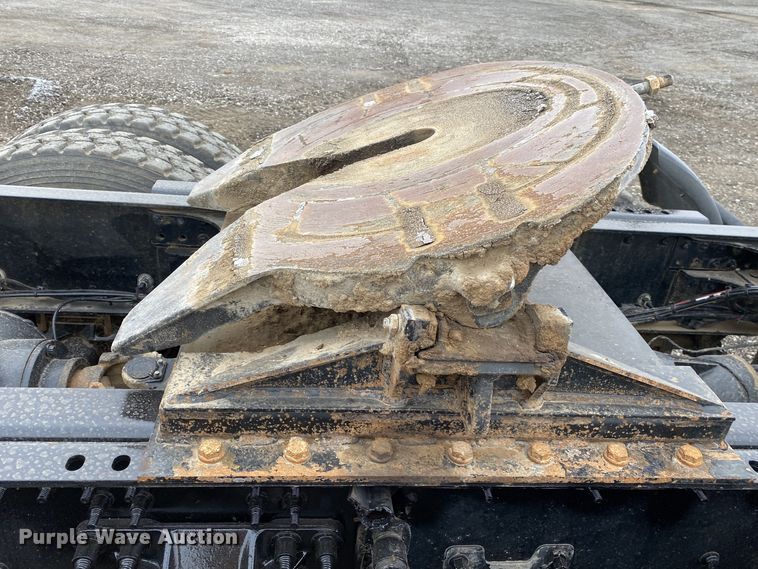 image for item JW9212 2016 Mack CHU613  semi truck