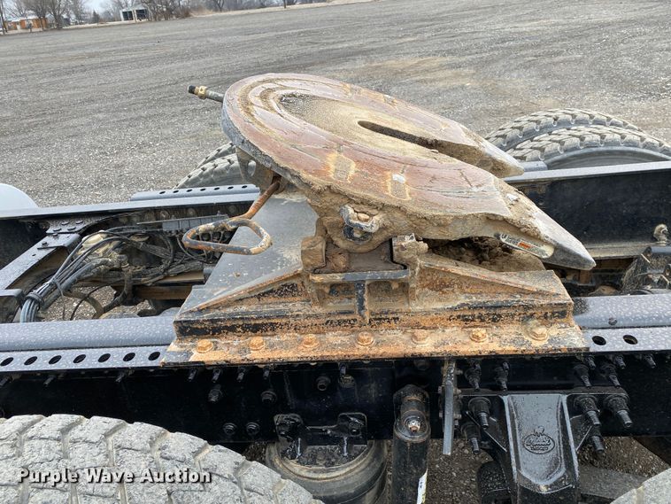 image for item JW9212 2016 Mack CHU613  semi truck