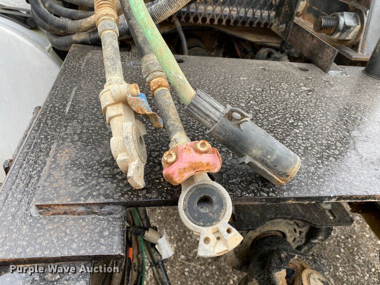 image for item JW9212 2016 Mack CHU613  semi truck