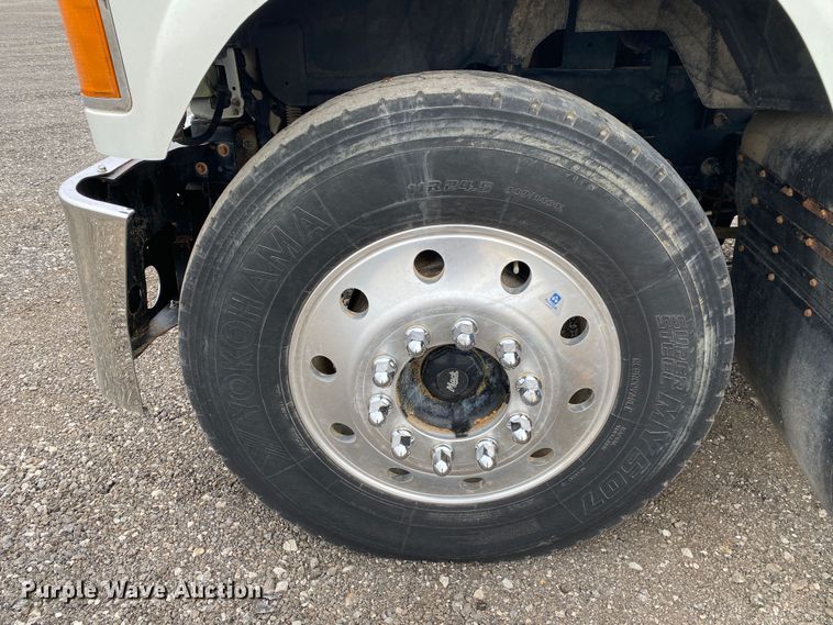 image for item JW9212 2016 Mack CHU613  semi truck