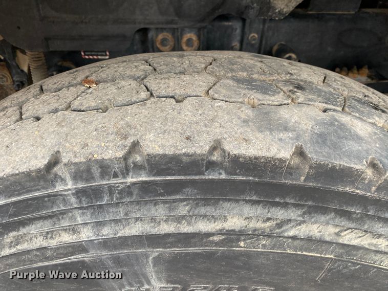 image for item JW9212 2016 Mack CHU613  semi truck