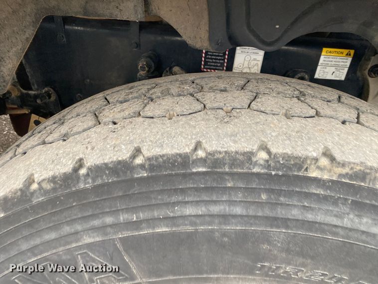 image for item JW9212 2016 Mack CHU613  semi truck