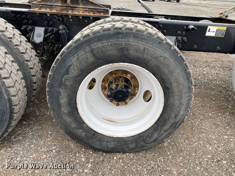 image for item JW9212 2016 Mack CHU613  semi truck