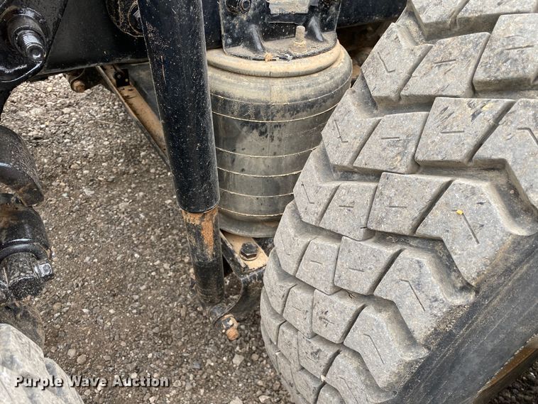 image for item JW9212 2016 Mack CHU613  semi truck