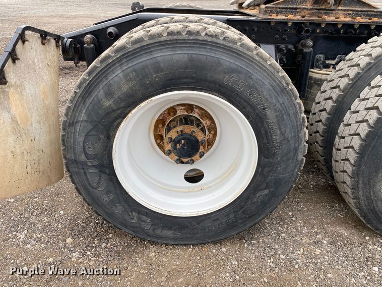 image for item JW9212 2016 Mack CHU613  semi truck