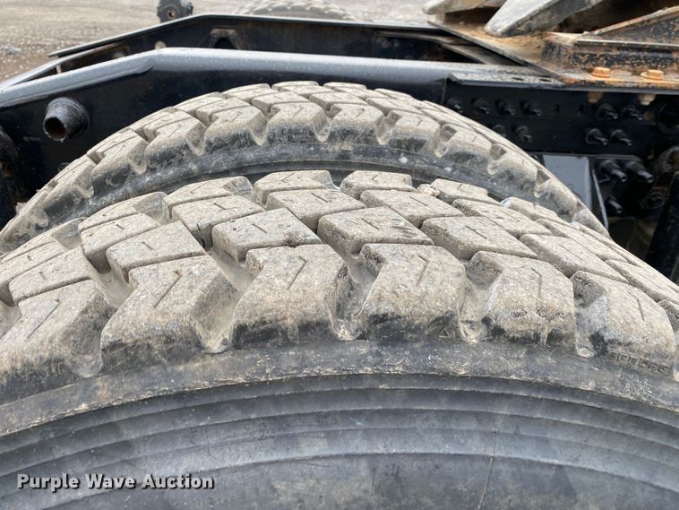 image for item JW9212 2016 Mack CHU613  semi truck