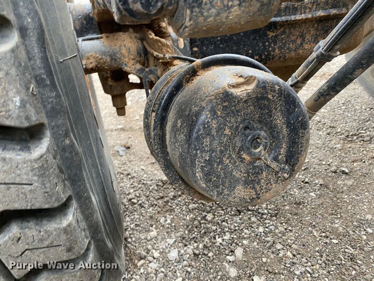 image for item JW9212 2016 Mack CHU613  semi truck