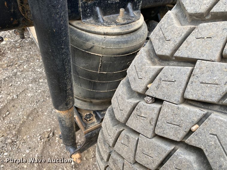 image for item JW9212 2016 Mack CHU613  semi truck