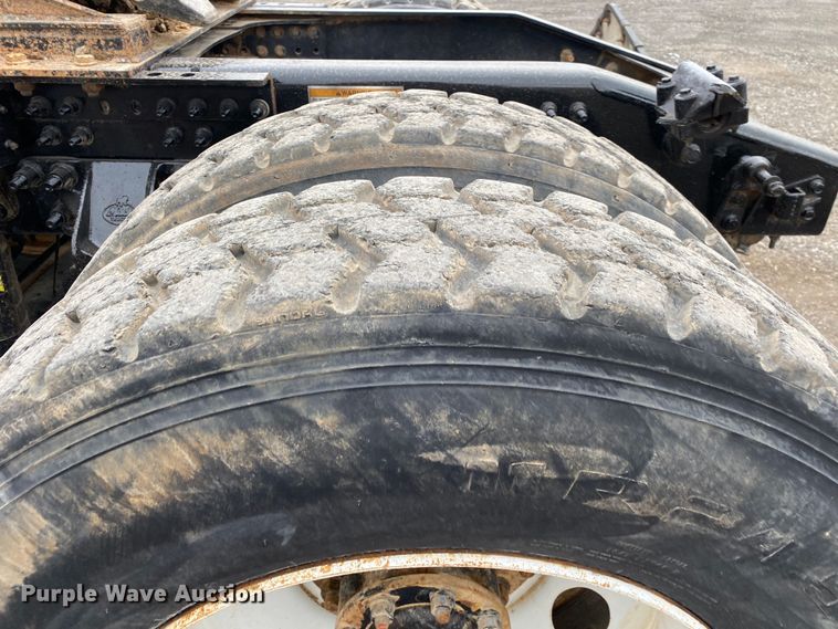 image for item JW9212 2016 Mack CHU613  semi truck