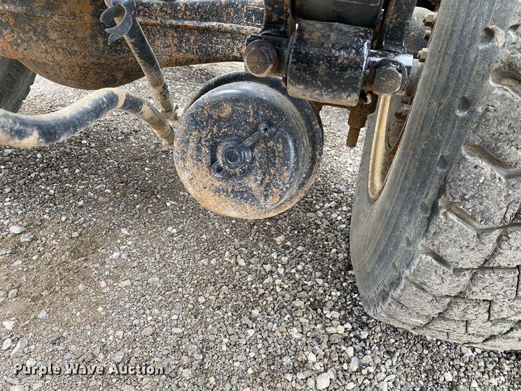 image for item JW9212 2016 Mack CHU613  semi truck