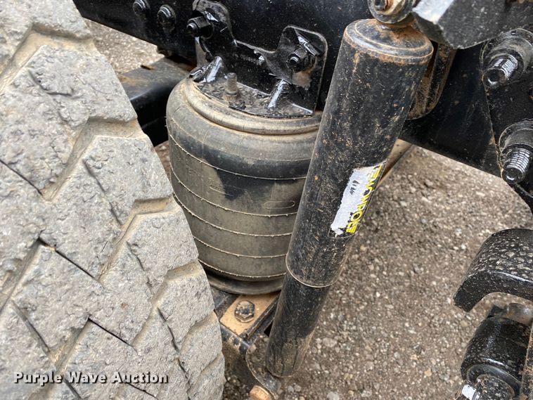 image for item JW9212 2016 Mack CHU613  semi truck