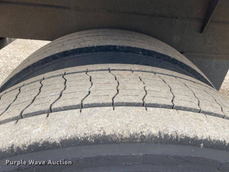 image for item JW9213 2010 Great Dane CLR-1112-12028  refrigerated van trailer