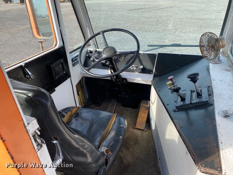 image for item JW9335 1990 Ottawa 30  yard truck