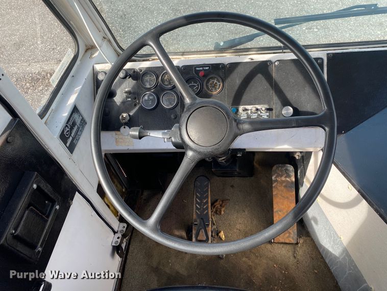 image for item JW9335 1990 Ottawa 30  yard truck