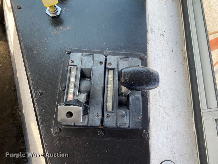 image for item JW9335 1990 Ottawa 30  yard truck