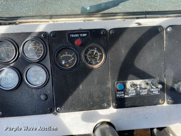 image for item JW9335 1990 Ottawa 30  yard truck