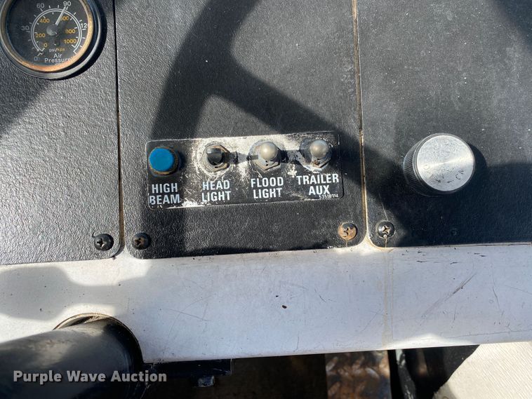 image for item JW9335 1990 Ottawa 30  yard truck